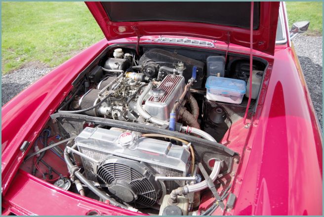 John Cuthbert's Cross-flow Engine in his MGB